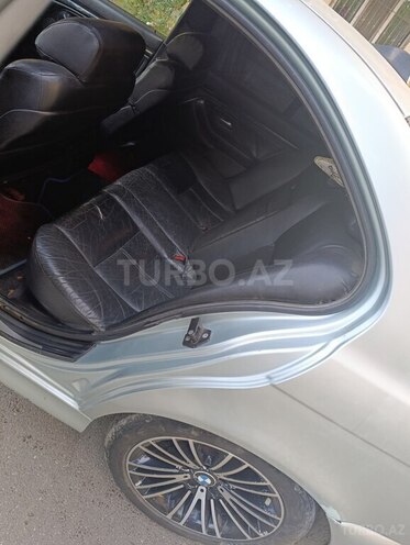 BMW 528-9