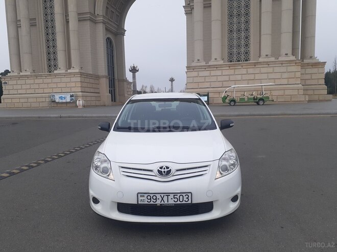 Toyota Auris-1