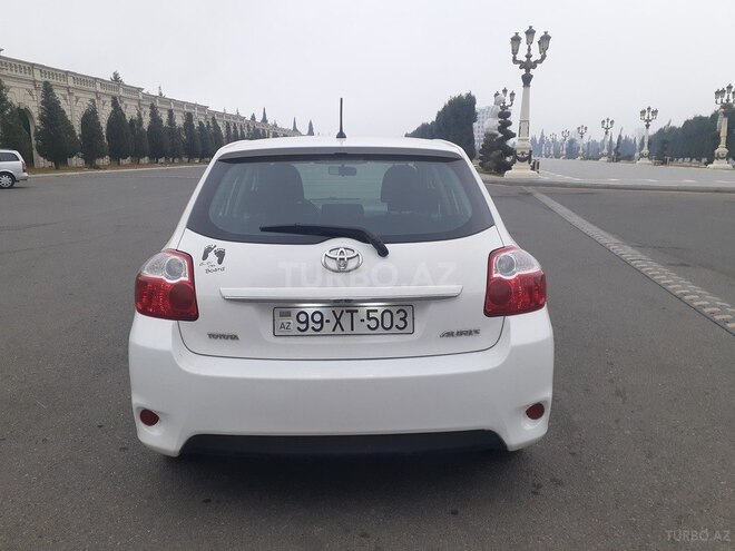 Toyota Auris-2