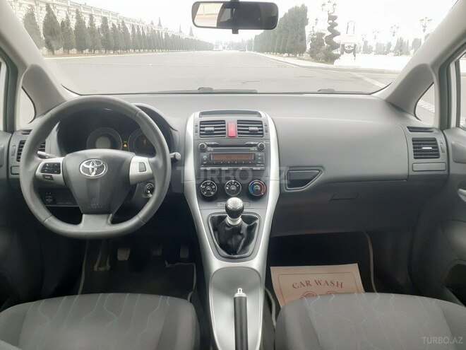 Toyota Auris-3