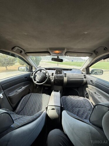 Toyota Prius-11