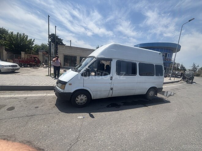 Ford Transit-4