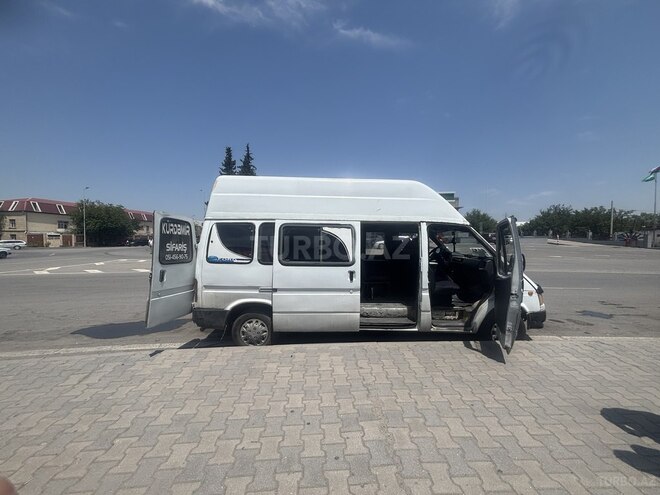 Ford Transit-5
