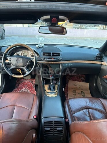 Mercedes E 230-11