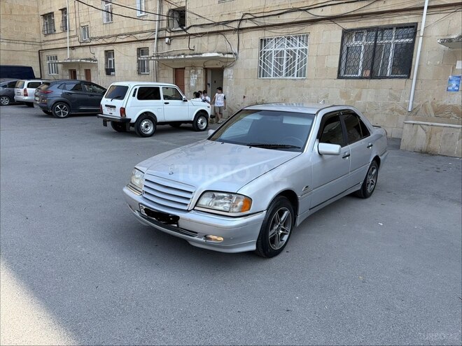 Mercedes C 200-1