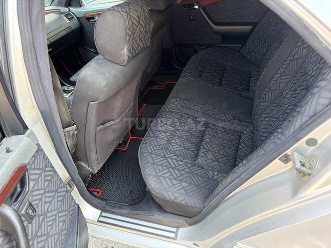 Mercedes C 200-11