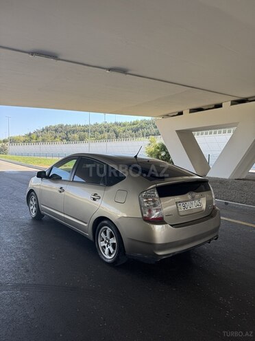 Toyota Prius-4