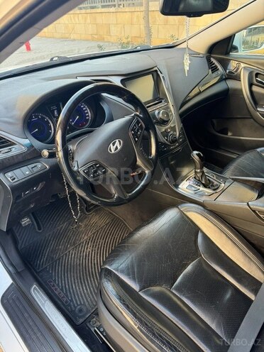 Hyundai Azera-7