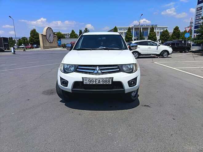 Mitsubishi L200-1