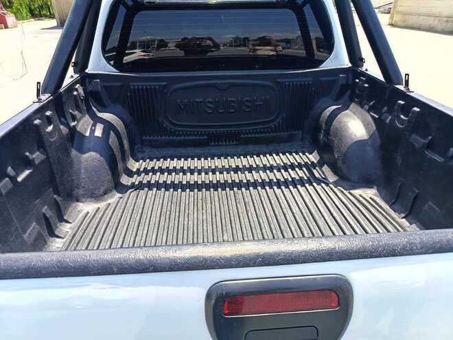 Mitsubishi L200-8