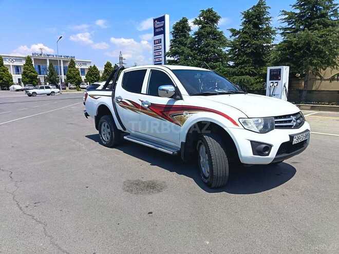 Mitsubishi L200-2