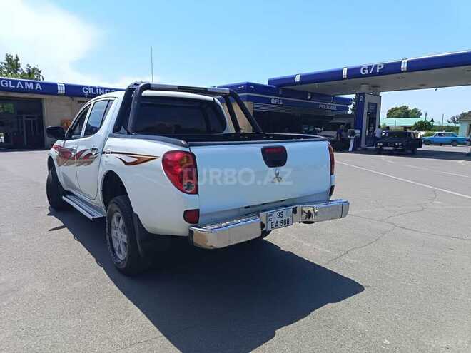 Mitsubishi L200-4