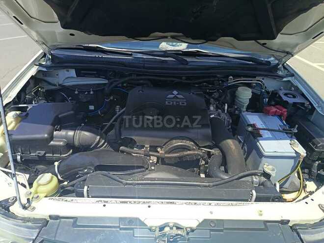 Mitsubishi L200-12