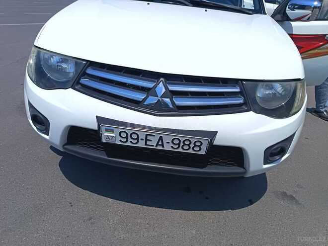 Mitsubishi L200-10