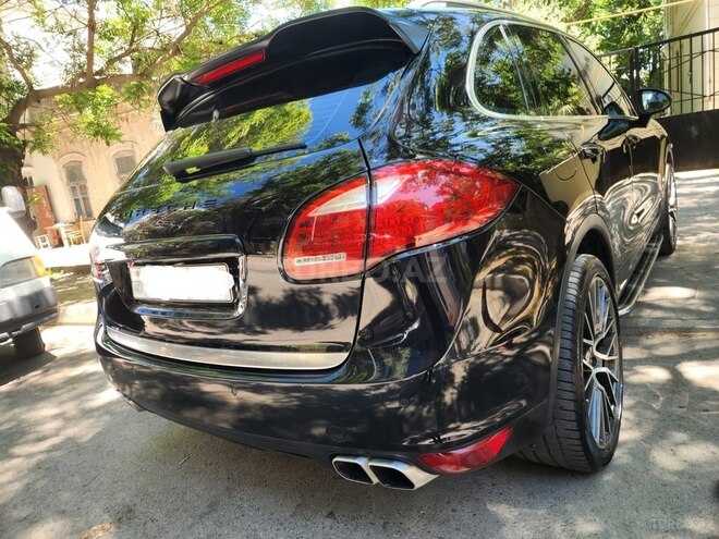 Porsche Cayenne GTS-4