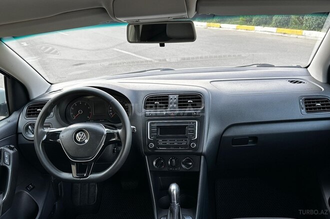 Volkswagen Polo-12