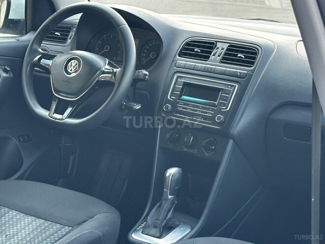 Volkswagen Polo-13