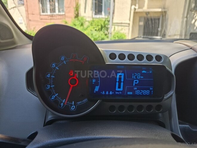 Chevrolet Aveo-12