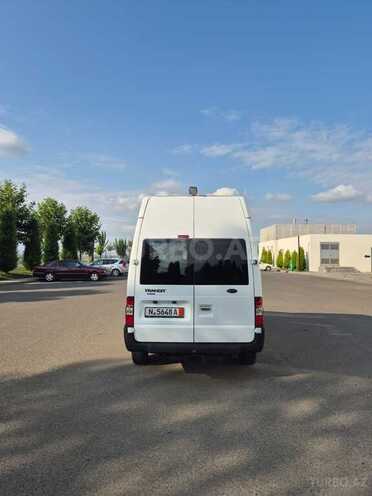 Ford Transit-8