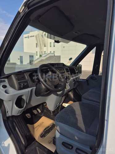 Ford Transit-5