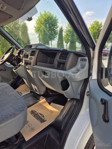 Ford Transit-9