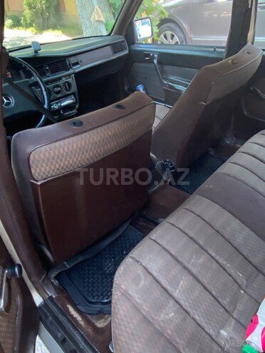 Mercedes 190-9