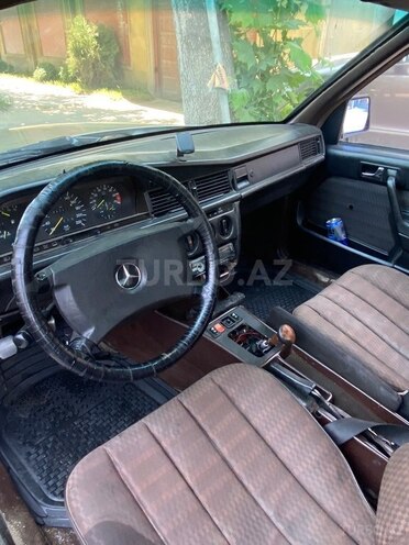 Mercedes 190-8