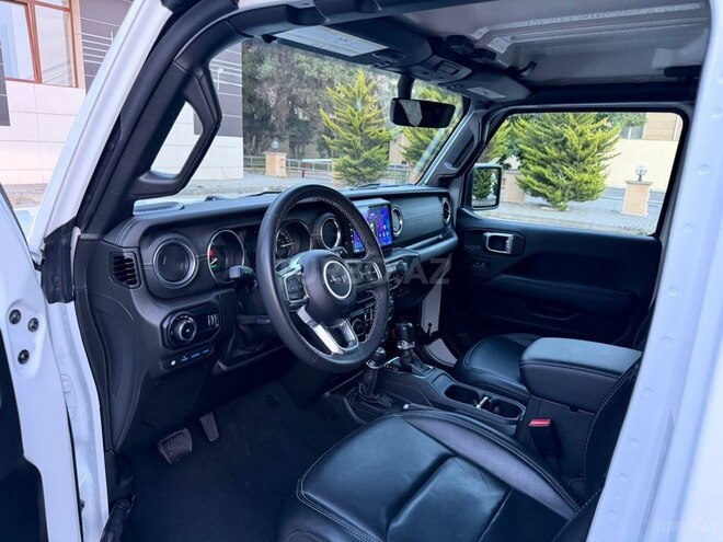 Jeep Wrangler-10