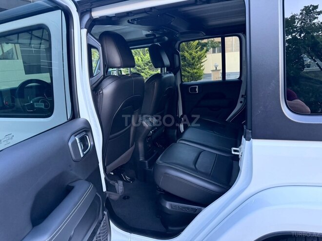 Jeep Wrangler-11