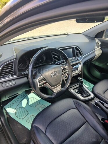 Hyundai Elantra-8