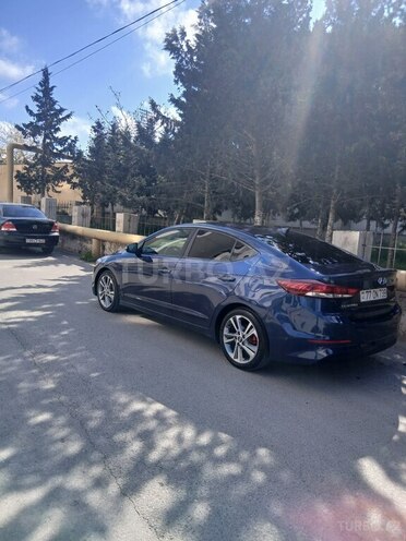 Hyundai Elantra-9