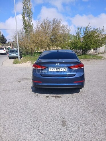 Hyundai Elantra-11
