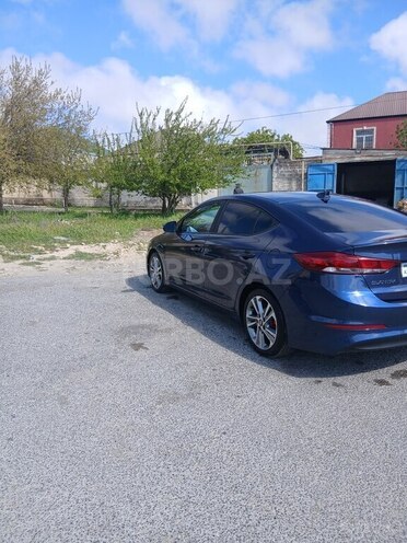 Hyundai Elantra-12