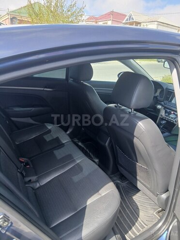 Hyundai Elantra-14