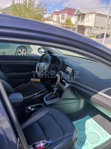 Hyundai Elantra-13