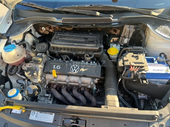 Volkswagen Polo-12