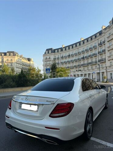 Mercedes E 300 4MATIC-4