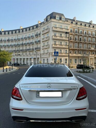 Mercedes E 300 4MATIC-2