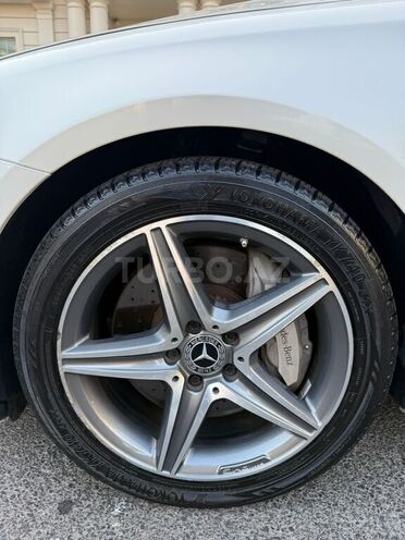Mercedes E 300 4MATIC-8