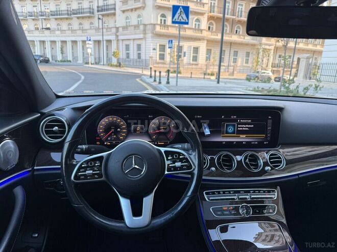 Mercedes E 300 4MATIC-7