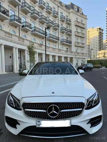 Mercedes E 300 4MATIC-1