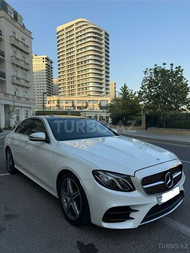 Mercedes E 300 4MATIC-5