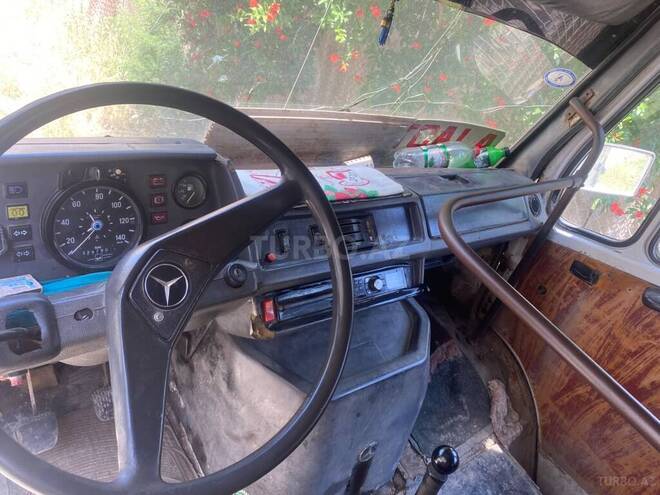 Mercedes 208 D-3