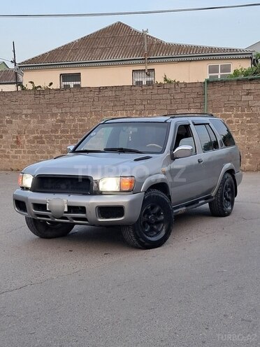 Nissan Pathfinder-1