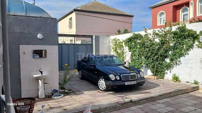 Mercedes E 280-1