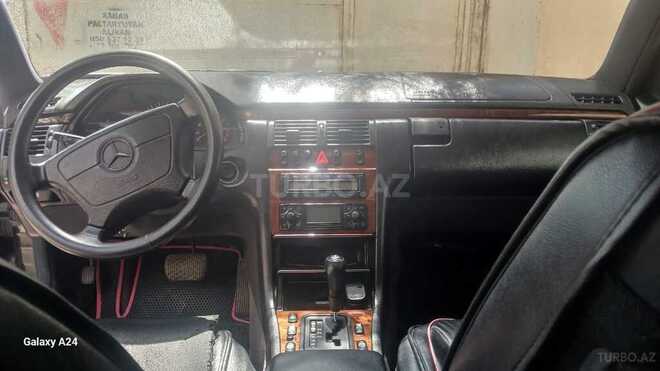 Mercedes E 280-3