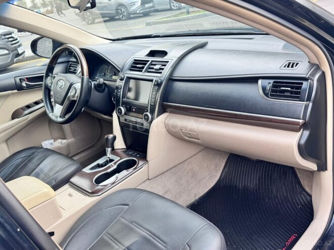Toyota Camry-13
