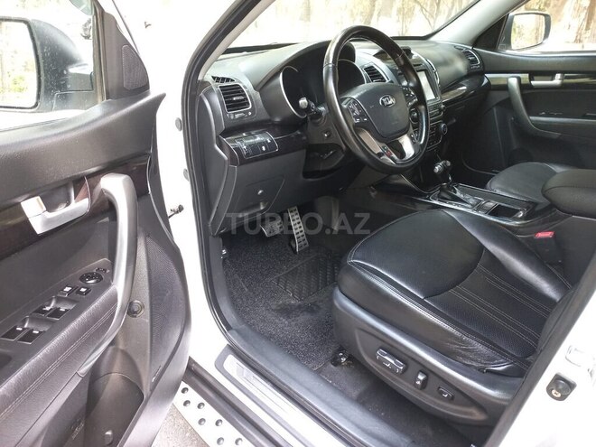 Kia Sorento-13