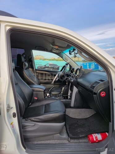 Toyota Land Cruiser Prado-10