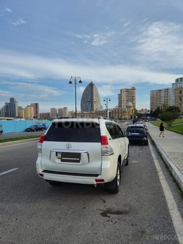 Toyota Land Cruiser Prado-4